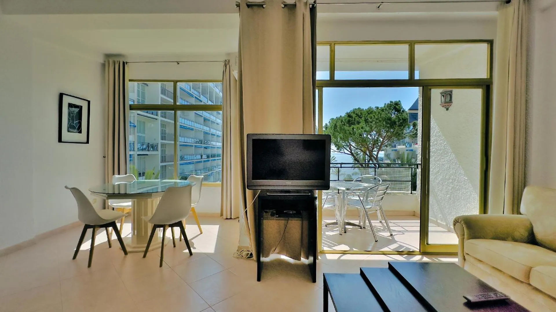 Skol 335. Fantastic Beachfront Apartment Facing South. Marbella 0*,  Spain