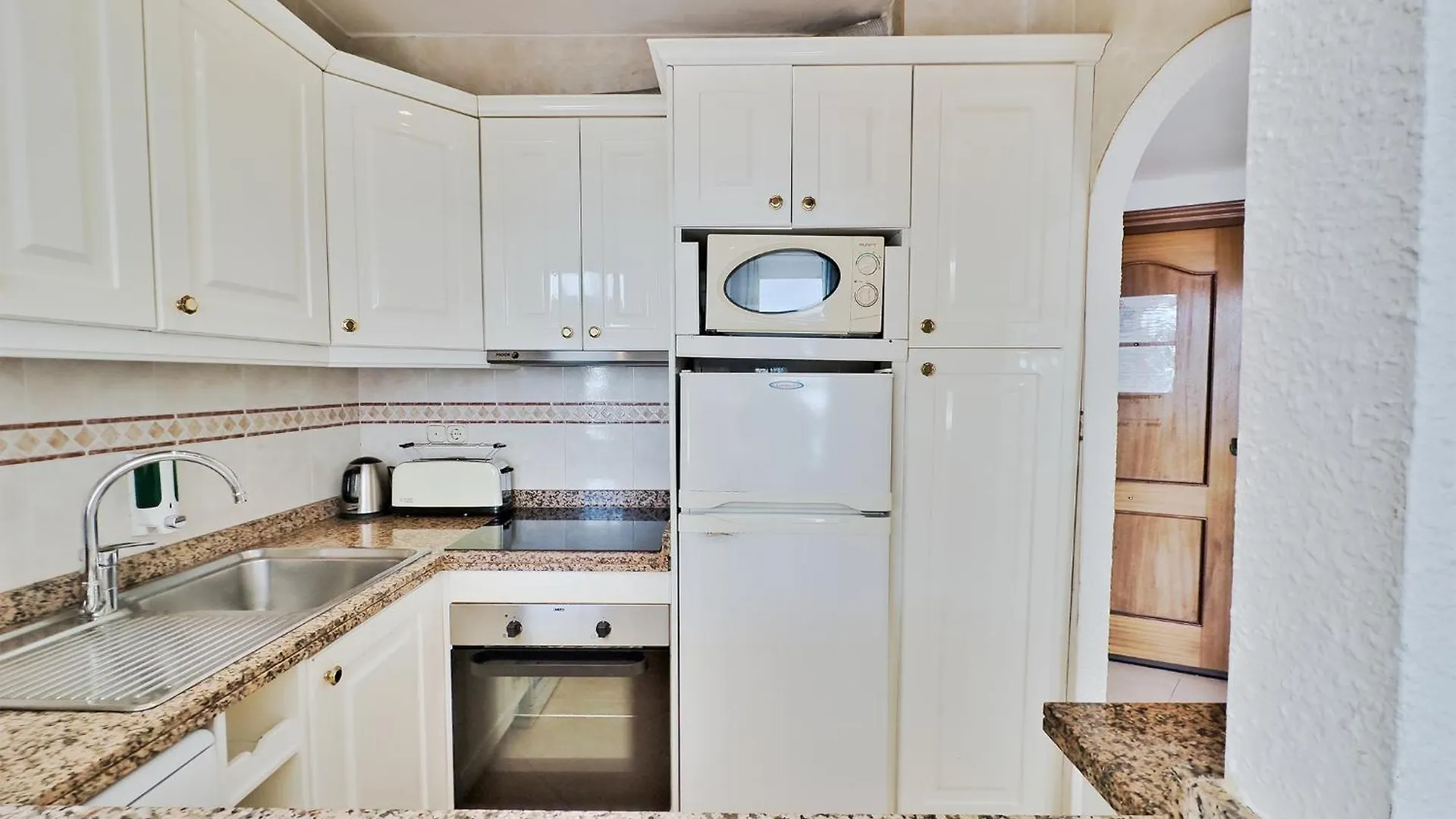 Skol 335. Fantastic Beachfront Apartment Facing South. Marbella