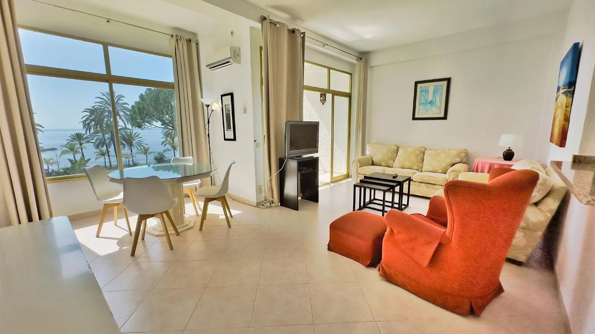 Skol 335. Fantastic Beachfront Apartment Facing South. Marbella