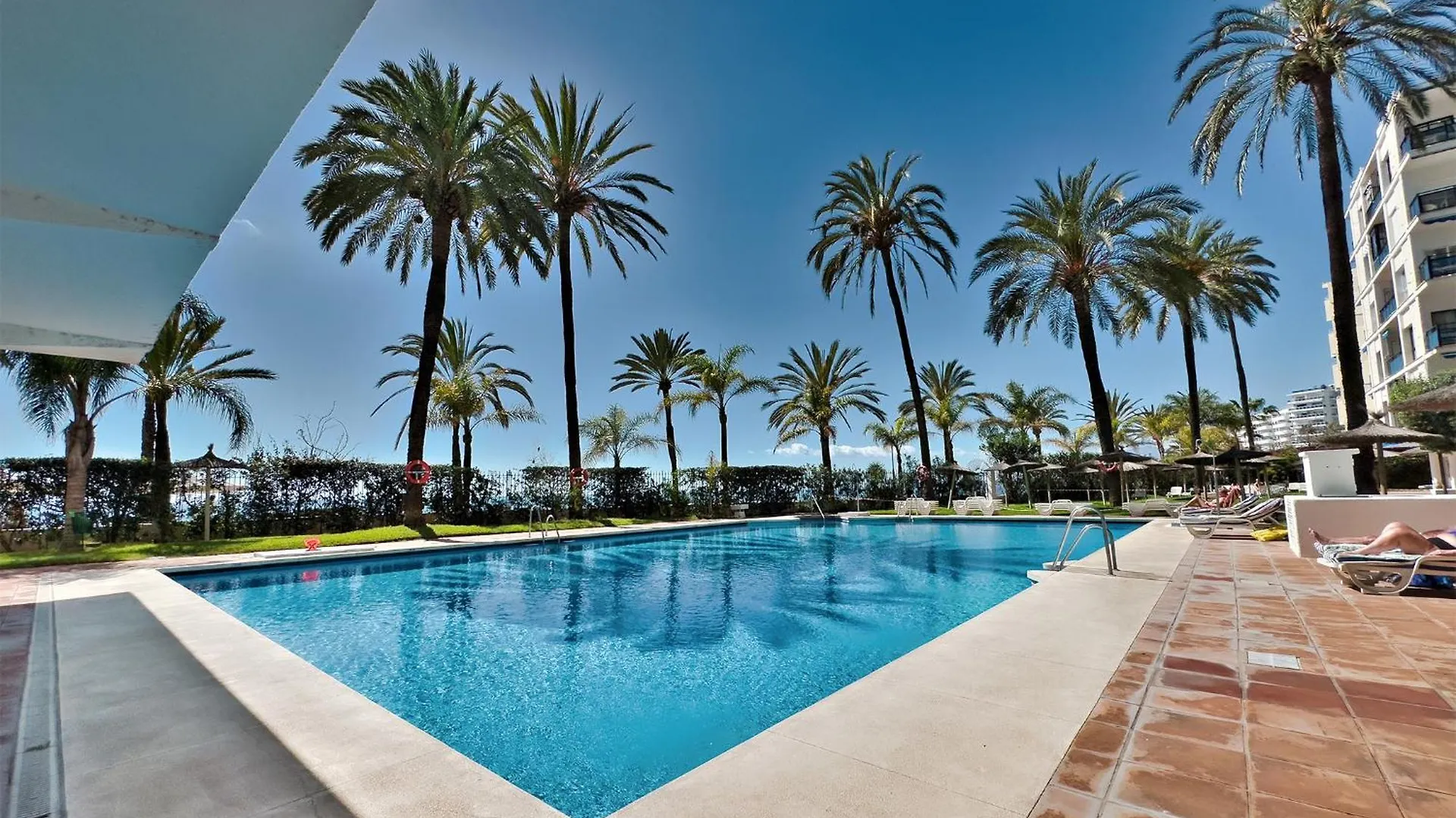 Skol 335. Fantastic Beachfront Apartment Facing South. Marbella