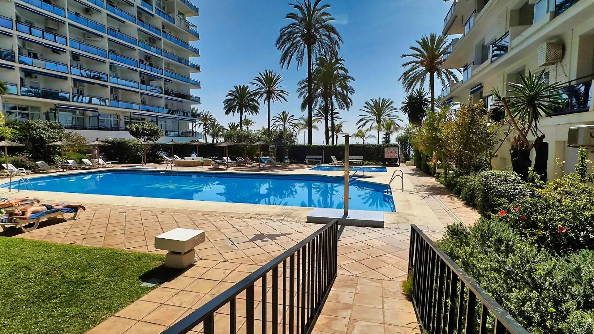 Skol 335. Fantastic Beachfront Apartment Facing South. Marbella