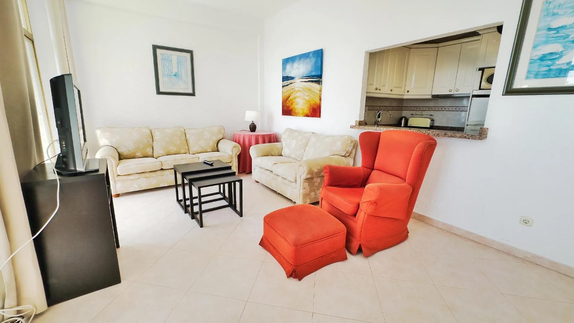 Skol 335. Fantastic Beachfront Apartment Facing South. Marbella Spanyolország