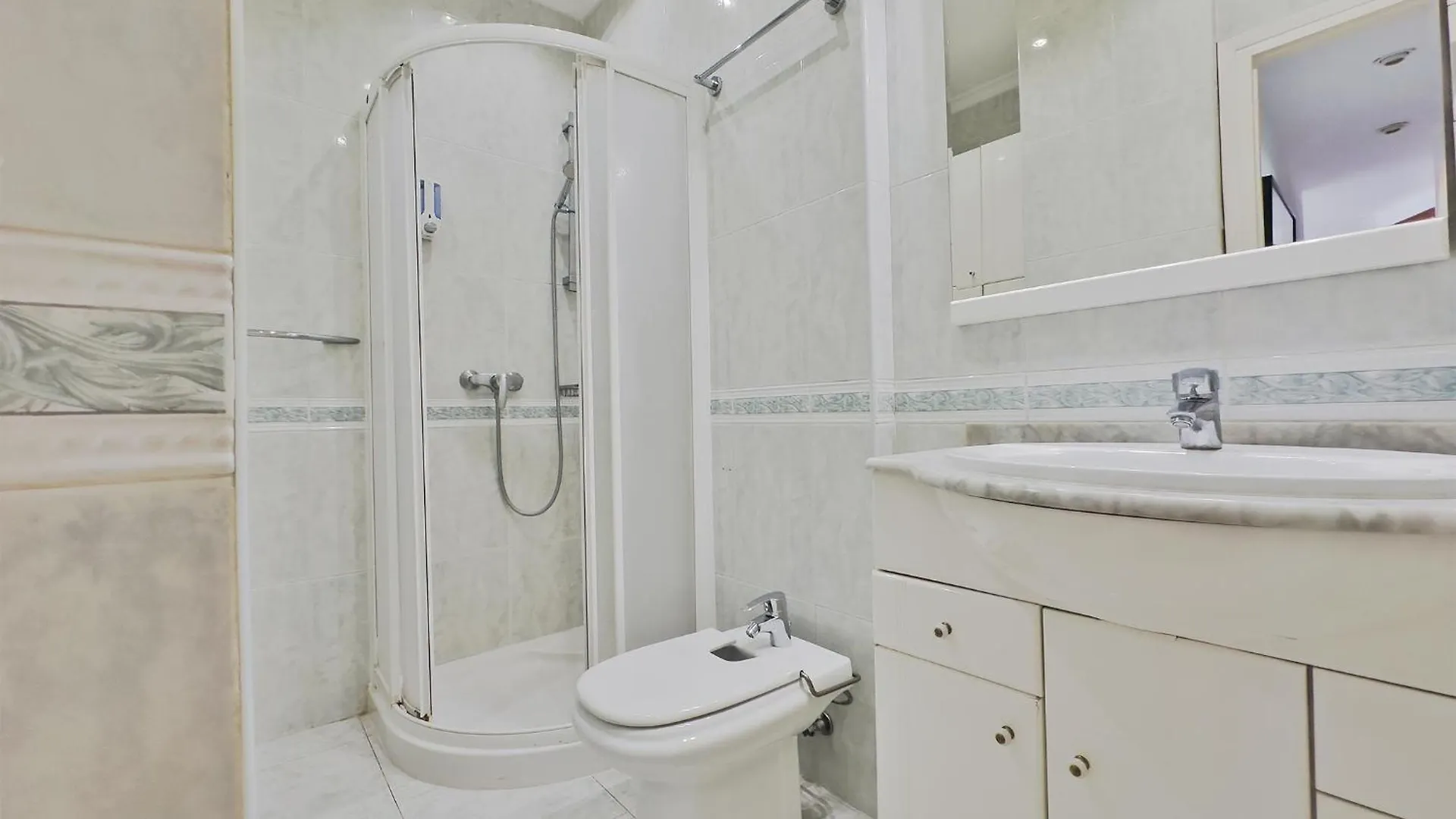 מארבלה Skol 335. Fantastic Beachfront Apartment Facing South. 0*,