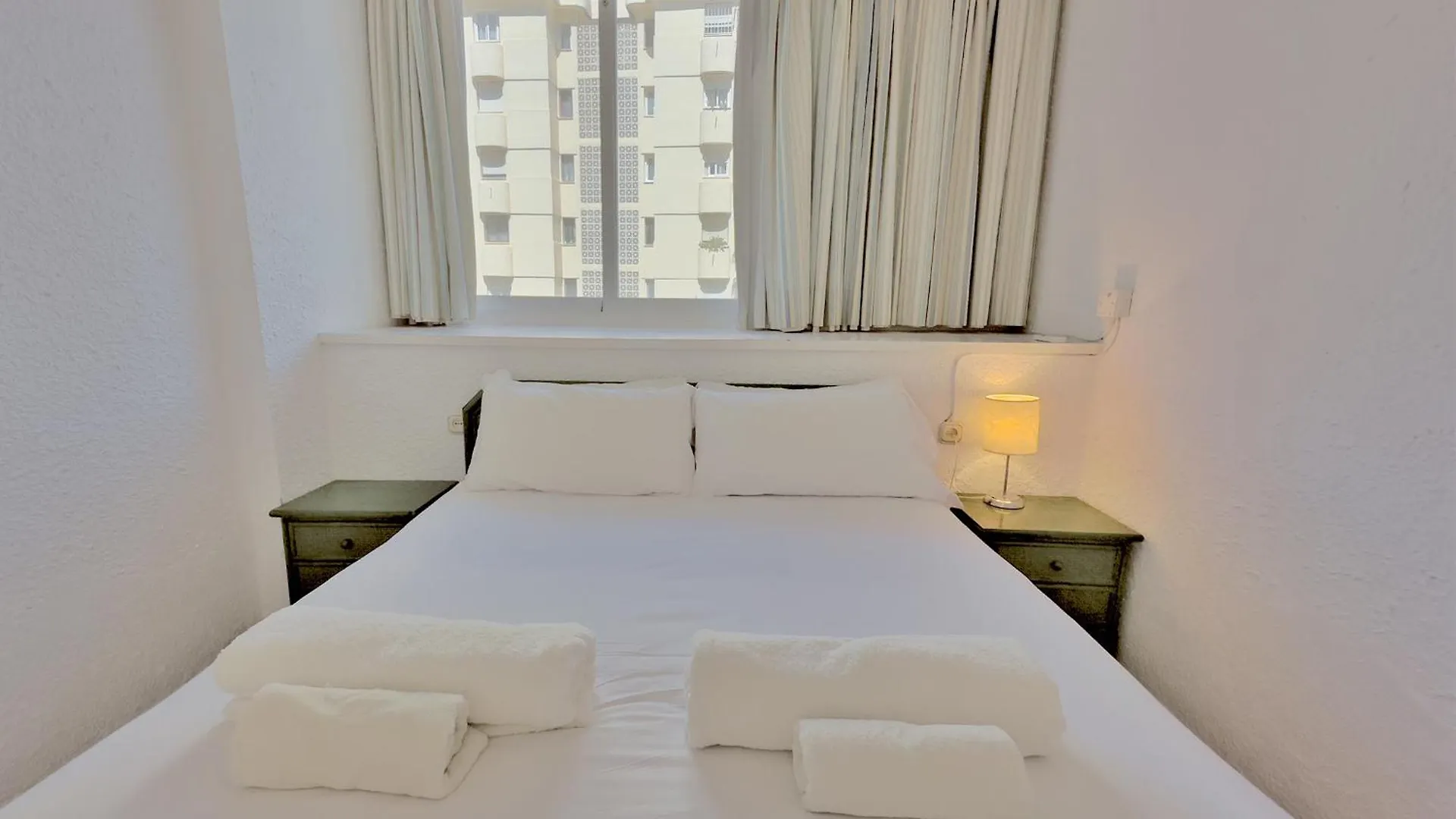 מארבלה Skol 335. Fantastic Beachfront Apartment Facing South.